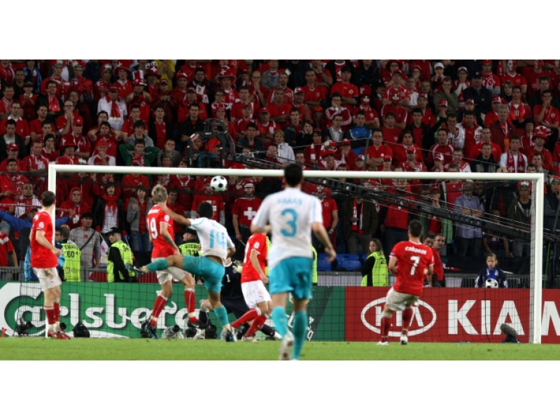 Bakan Kasapoğlu İmzaladı, Türkiye Euro 2028 ve 2032’ye Resmen Aday